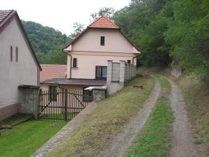 Prodej domu, Březová-Oleško, 1370 m2