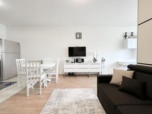 Prodej bytu 2+kk, Praha - Horní Měcholupy, Modenská, 58 m2