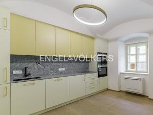 Pronájem bytu 1+kk, Praha - Malá Strana, Nosticova, 43 m2