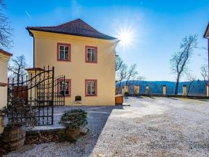 Prodej činžovního domu, Dobříš, Vargač, 1600 m2