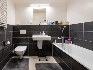 Prodej bytu 2+kk, Praha - Dolní Měcholupy, Kryšpínova, 61 m2