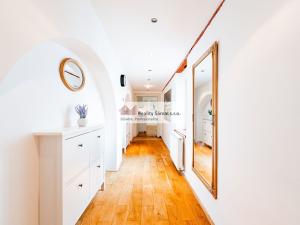 Prodej bytu 3+1, Praha - Malá Strana, Mostecká, 112 m2