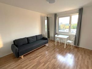 Pronájem bytu 1+kk, Praha - Strašnice, Zvěřinova, 33 m2