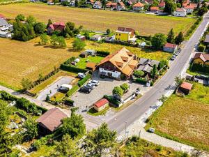 Prodej restaurace, Hlásná Třebaň, Karlštejnská, 327 m2