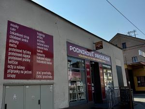 Pronájem obchodního prostoru, Pardubice, Jana Palacha, 62 m2