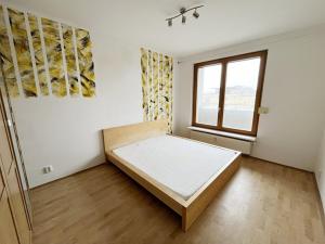 Pronájem bytu 2+kk, Praha - Stodůlky, Sluneční náměstí, 58 m2