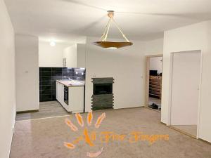 Pronájem bytu 2+kk, Praha - Bohnice, Zelenohorská, 43 m2