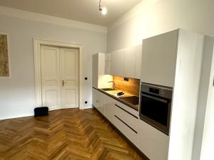 Pronájem bytu 2+1, Praha - Nové Město, Opatovická, 72 m2