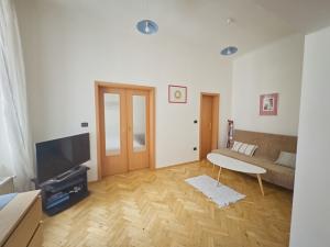 Pronájem bytu 2+kk, Praha - Nové Město, Ječná, 50 m2