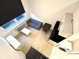 Pronájem bytu 1+kk, Praha - Radotín, Vrážská, 28 m2