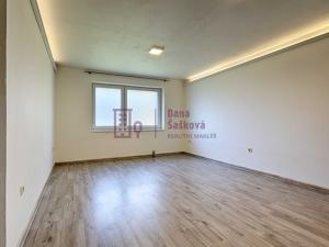 Pronájem bytu 2+kk, Jindřichův Hradec, sídliště Vajgar, 50 m2