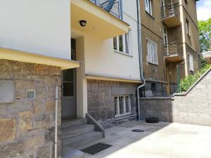 Pronájem bytu 1+1, Praha - Smíchov, Podbělohorská, 34 m2