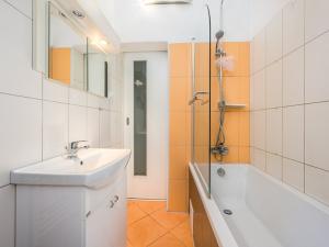 Pronájem bytu 2+kk, Praha - Nové Město, Ke Karlovu, 40 m2