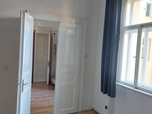 Pronájem bytu 1+1, Praha - Vinohrady, Nitranská, 45 m2