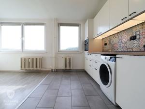 Pronájem bytu 1+kk, Praha - Hloubětín, Šestajovická, 30 m2