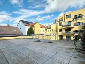 Pronájem bytu 2+kk, Praha - Hrdlořezy, Českobrodská, 39 m2