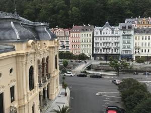 Prodej garážového stání, Karlovy Vary, Divadelní náměstí