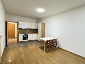 Pronájem bytu 2+kk, Praha - Střížkov, Zakšínská, 52 m2