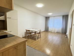 Pronájem bytu 2+kk, Praha - Střížkov, Zakšínská, 52 m2