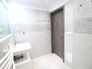 Pronájem bytu 1+kk, Praha - Lochkov, U sladovny, 86 m2