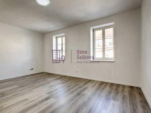 Pronájem bytu 1+kk, Jindřichův Hradec, nám. Míru, 35 m2