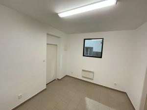 Pronájem skladu, Chýně, Družstevní, 700 m2