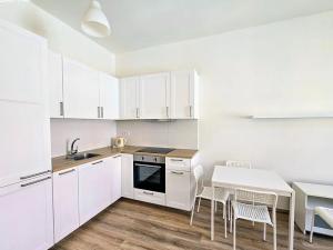 Pronájem bytu 2+kk, Praha - Vršovice, Na spojce, 52 m2