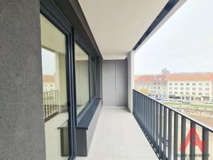 Pronájem bytu 2+kk, Praha - Vysočany, Kolbenova, 60 m2