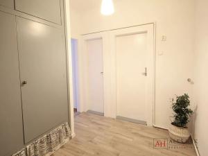 Pronájem bytu 2+kk, Praha - Vršovice, Karpatská, 44 m2