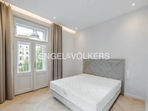 Pronájem bytu 3+kk, Praha - Staré Město, U obecního dvora, 81 m2