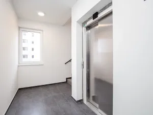 Pronájem bytu 2+kk, Praha - Hloubětín, Waltariho, 50 m2