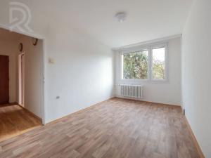 Pronájem bytu 3+kk, Praha - Kobylisy, Famfulíkova, 73 m2