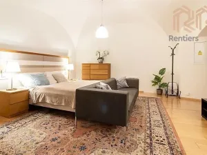 Pronájem bytu 1+kk, Praha - Malá Strana, Thunovská, 35 m2