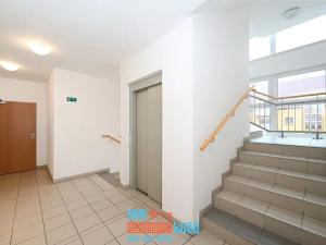 Pronájem bytu 1+kk, Praha - Písnice, Švihovská, 28 m2