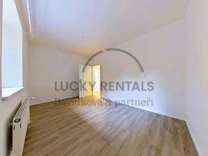 Pronájem bytu 2+kk, Praha - Smíchov, Pod Děvínem, 62 m2