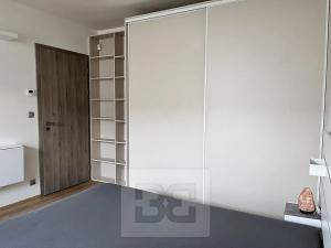 Pronájem bytu 2+kk, Praha - Vysočany, Sokolovská, 51 m2