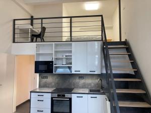 Pronájem bytu 2+kk, Praha - Vršovice, Kubánské náměstí, 39 m2