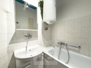 Pronájem bytu 2+kk, Praha - Vysočany, Prouzova, 52 m2