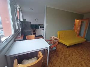 Pronájem bytu 1+kk, Praha - Modřany, Lysinská, 30 m2