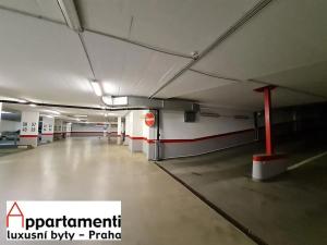 Pronájem garážového stání, Praha - Smíchov, Na Zatlance, 13 m2