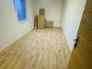 Prodej komerční nemovitosti, Praha - Černý Most, Bryksova, 15 m2