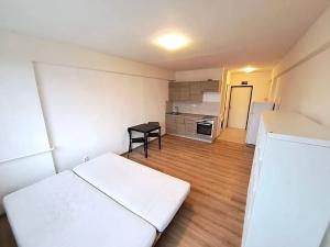 Pronájem bytu 1+kk, Praha - Radotín, Vrážská, 29 m2