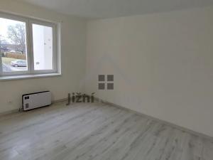 Prodej bytu 3+1, Mladá Vožice, Husovo náměstí, 82 m2