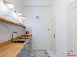 Prodej bytu 2+kk, Praha - Staré Město, Valentinská, 48 m2