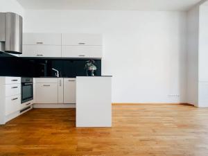 Pronájem bytu 2+kk, Praha - Holešovice, Ovenecká, 54 m2