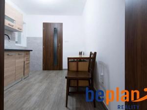 Pronájem bytu 1+kk, Praha - Řeporyje, Všerubská, 50 m2