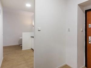 Pronájem bytu 2+kk, Praha - Holešovice, V háji, 47 m2