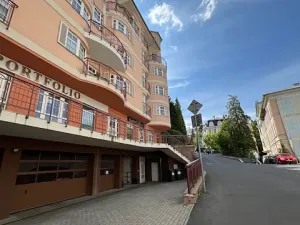 Prodej bytu 3+kk, Karlovy Vary, Zámecký vrch, 109 m2