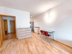 Pronájem bytu 2+kk, Praha - Žižkov, Jeseniova, 56 m2