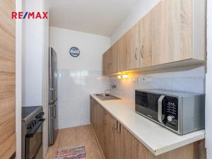 Pronájem bytu 2+kk, Praha - Bohnice, Zelenohorská, 42 m2